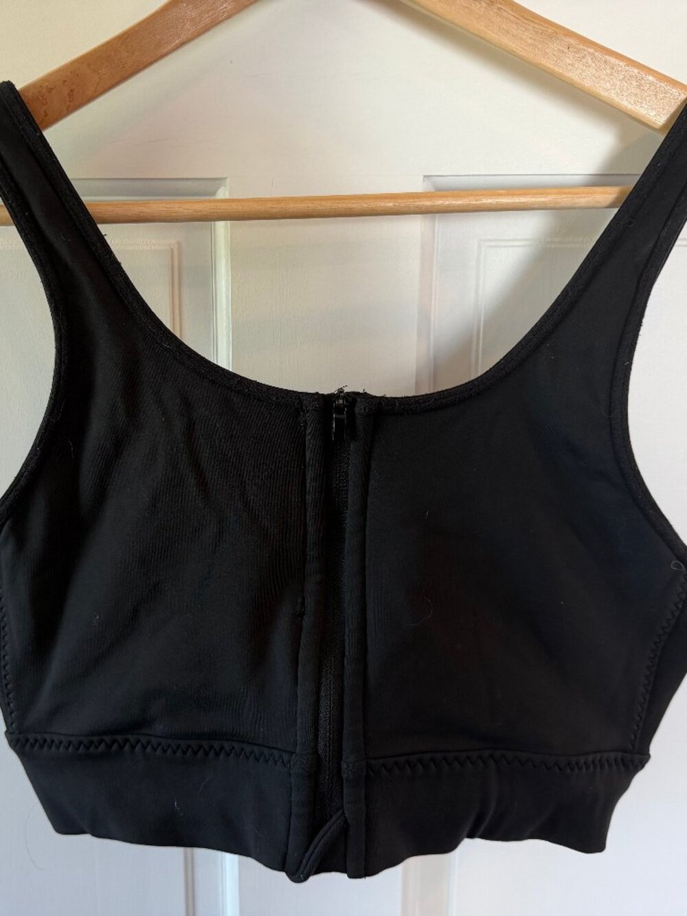 ATHLETA ULTIMATE ZIP FRONT COMPRESSION BRA • BLACK M